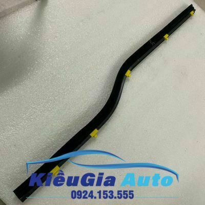 Nẹp chân kính trong Hyundai HD65