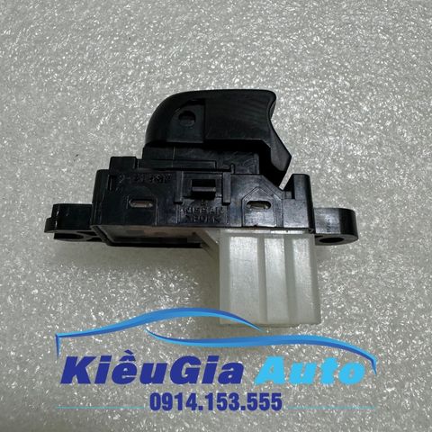 Công tắc lên kính Nissan Navara NP300 D23T 2015-2020