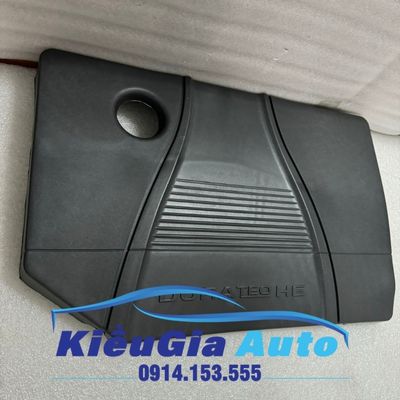 Nắp đậy trang trí mặt máy Ford Focus 2005-2012