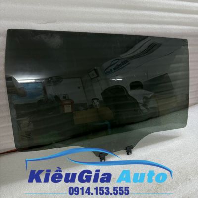 Kính cánh cửa lùa sau Kia Sedona 2015-2021
