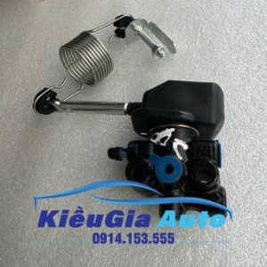Van chia dầu phanh sau Toyota Fortuner 2009-2015